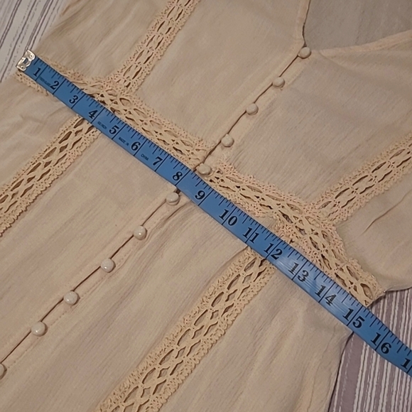 POL Cream Button-Dow Crochet Lace Flutter Sleeves Tunic Boho Blouse Top Wmns M - Picture 15 of 16